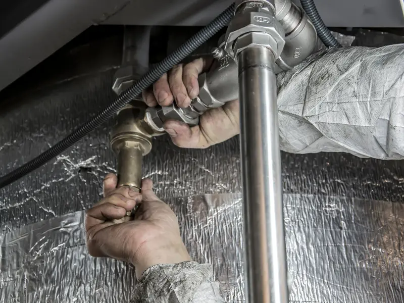 A plumber fitting steel pipes